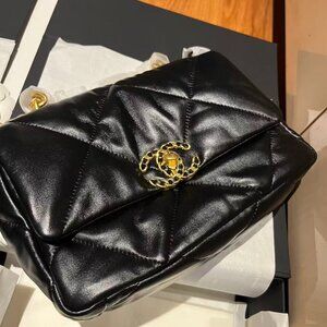 Classic CHANEL Bag: A Stylish and Versatile Choice for Elegance